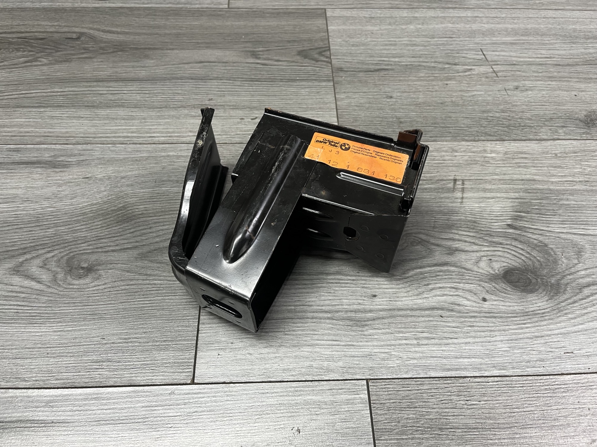 BMW E28 USA Rear bumper energy absorber bracket 41121881136 - Image 3